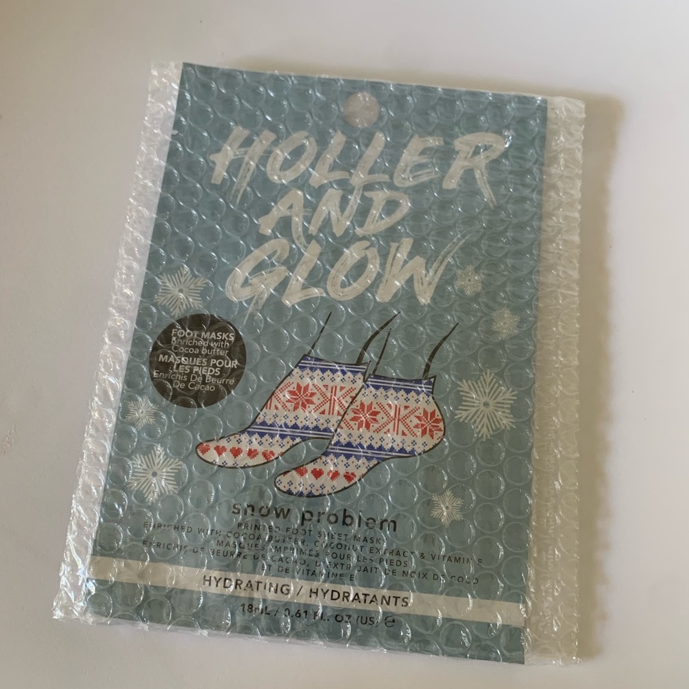 Holler and glow foot mask snow problem.  Holiday pick🎁